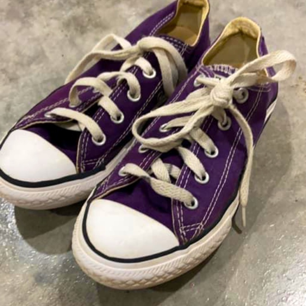 Plum converse